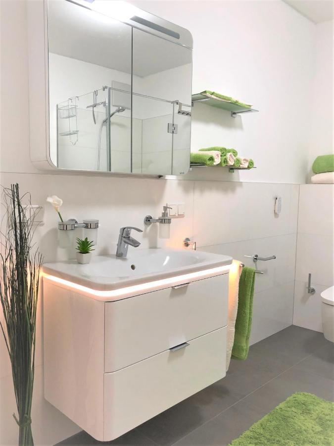 Panorama Penthouse Apartment Mit Klima Und Whirlpool Fuer Bis Zu 6 Personen Frankenthal  Bagian luar foto