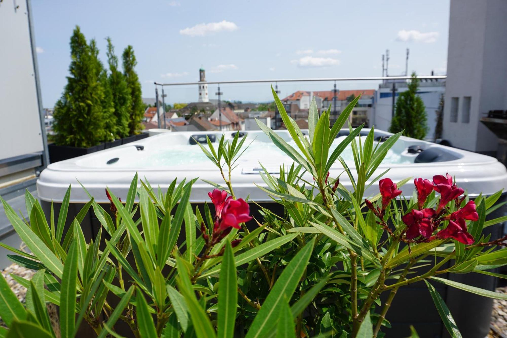 Panorama Penthouse Apartment Mit Klima Und Whirlpool Fuer Bis Zu 6 Personen Frankenthal  Bagian luar foto